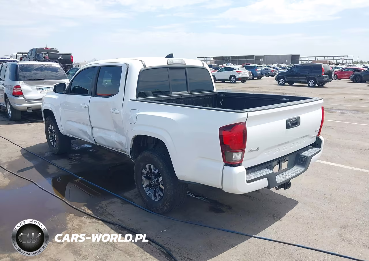 2018 Toyota Tacoma Sr V6 VIN:3TMCZ5AN9JM148897 - 3