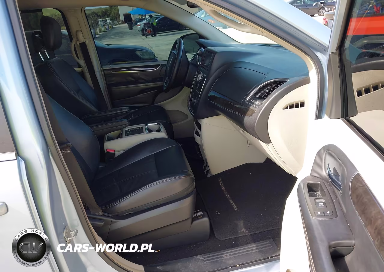 2013 Chrysler Town & Country Touring VIN:2C4RC1BG0DR540331 - 5