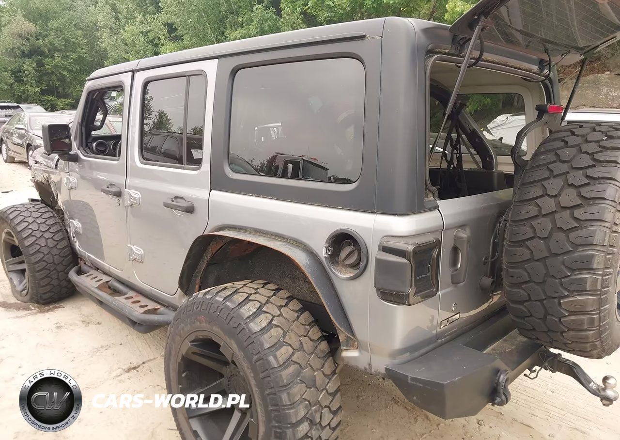 2018 Jeep Wrangler Unlimited Sport 4X4 VIN:1C4HJXDN1JW329447 - 3