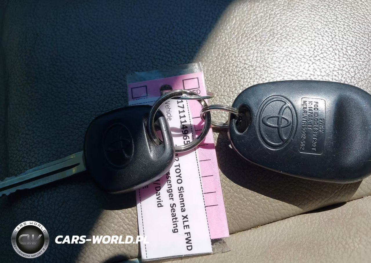 2012 Toyota Sienna Xle V6 8 Passenger VIN:5TDYK3DC7CS268855 - 11