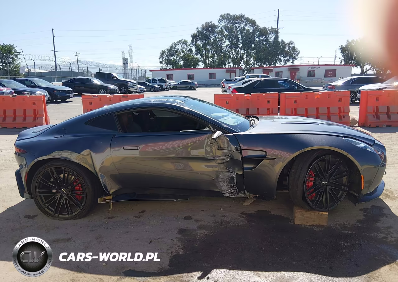 2025 Aston Martin Vantage VIN:SCFSMGFWXSGN09803 - 13
