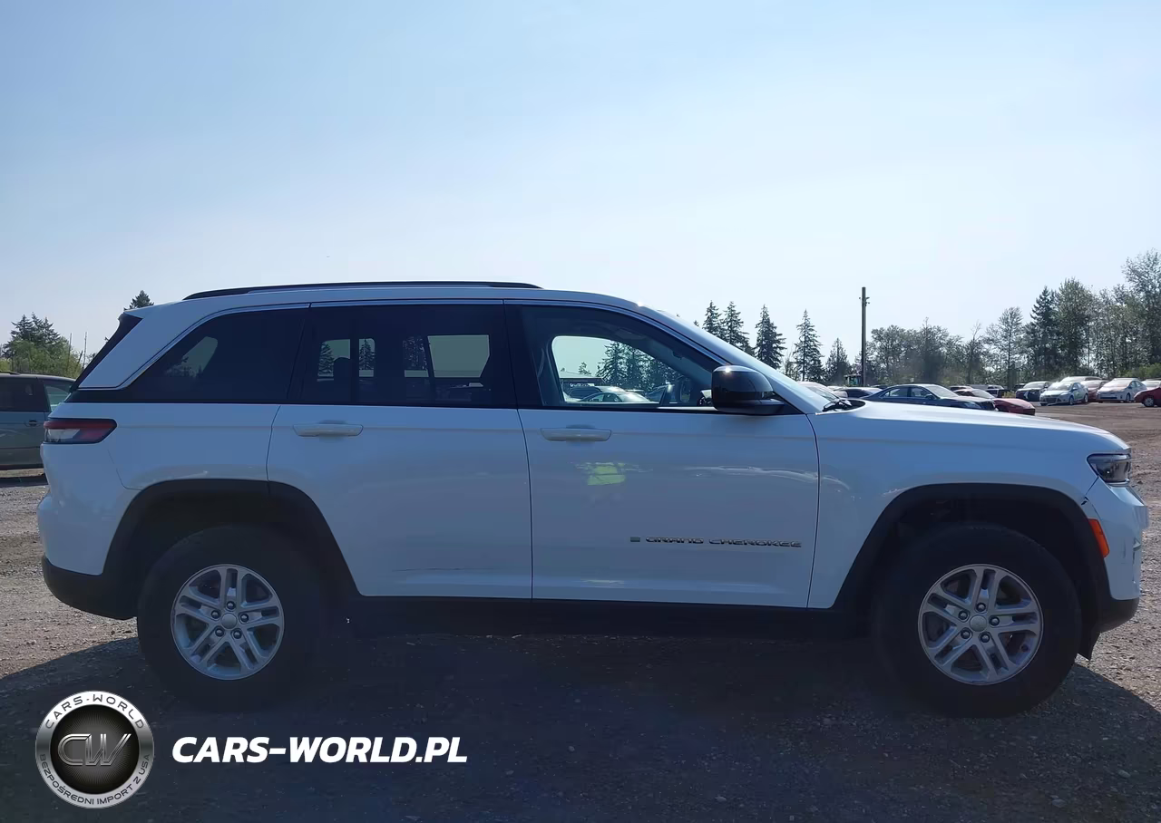 2023 Jeep Grand Cherokee Laredo 4X4 VIN:1C4RJHAG1P8870981 - 14