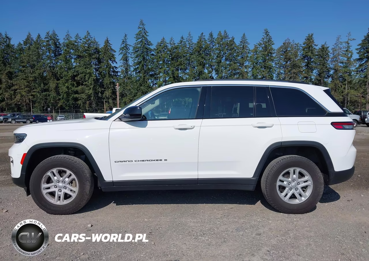 2023 Jeep Grand Cherokee Laredo 4X4 VIN:1C4RJHAG1P8870981 - 15