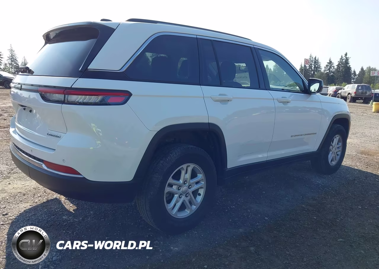 2023 Jeep Grand Cherokee Laredo 4X4 VIN:1C4RJHAG1P8870981 - 4