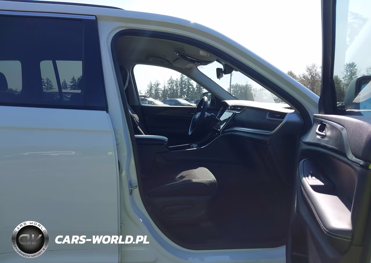 2023 Jeep Grand Cherokee Laredo 4X4 VIN:1C4RJHAG1P8870981 - 5
