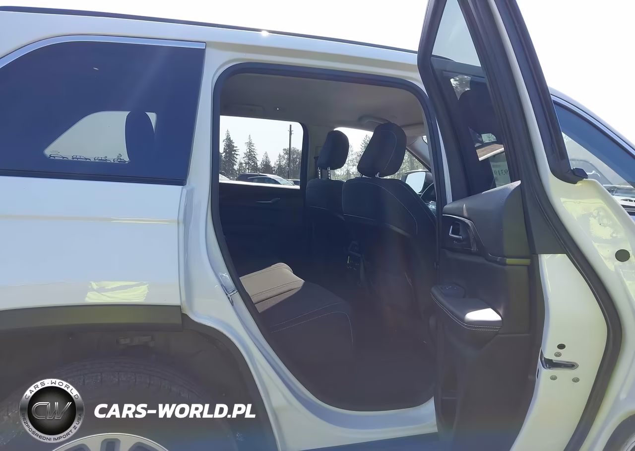 2023 Jeep Grand Cherokee Laredo 4X4 VIN:1C4RJHAG1P8870981 - 8