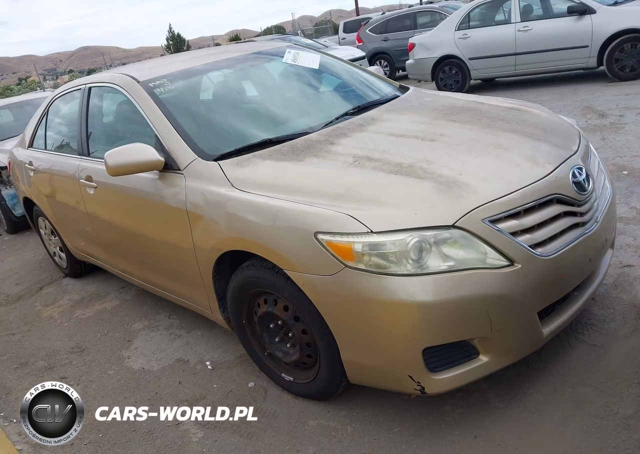 2011 Toyota Camry Le – zdjęcie 1 z 11