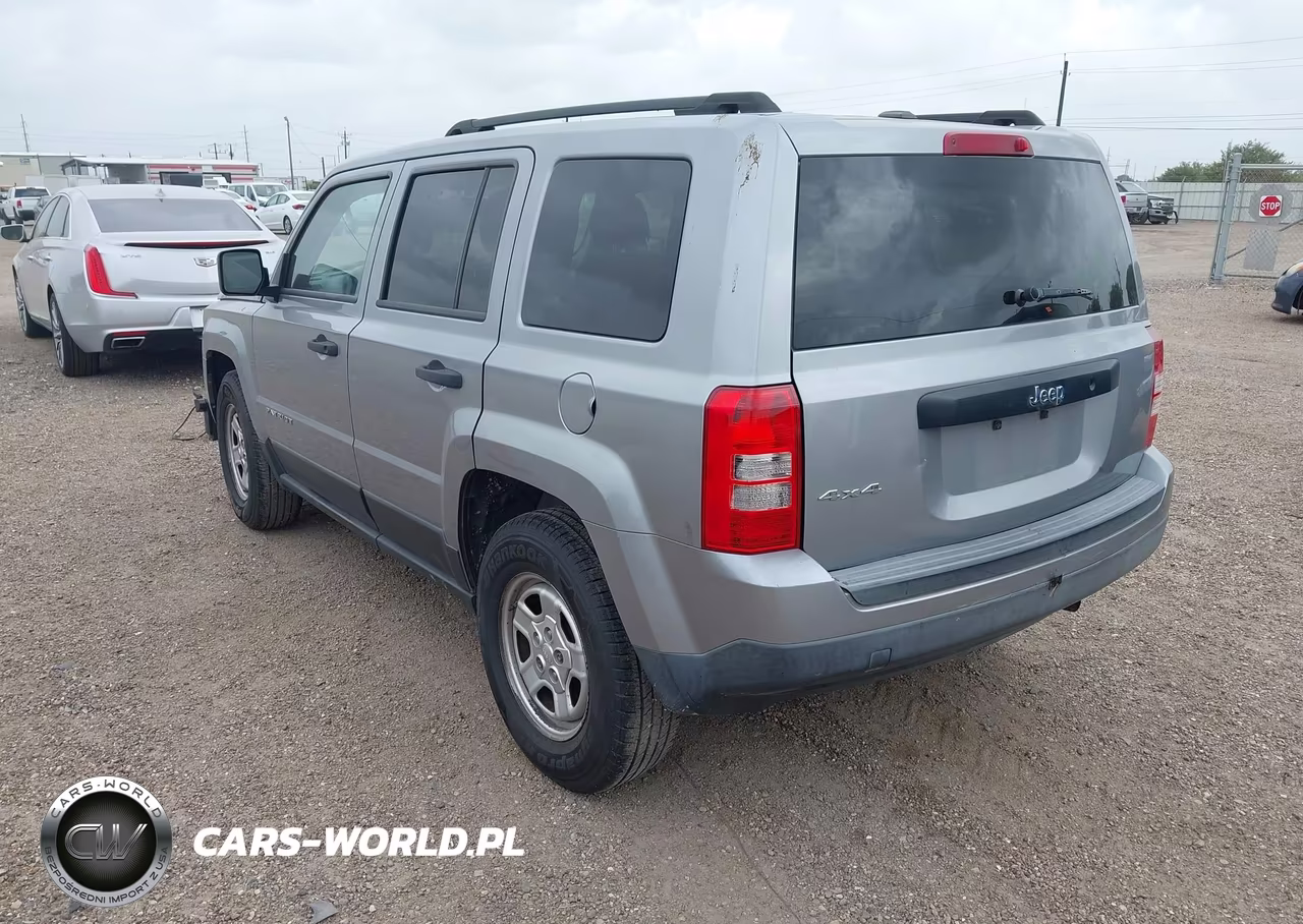 2015 Jeep Patriot Sport VIN:1C4NJRBB2FD317558 - 3