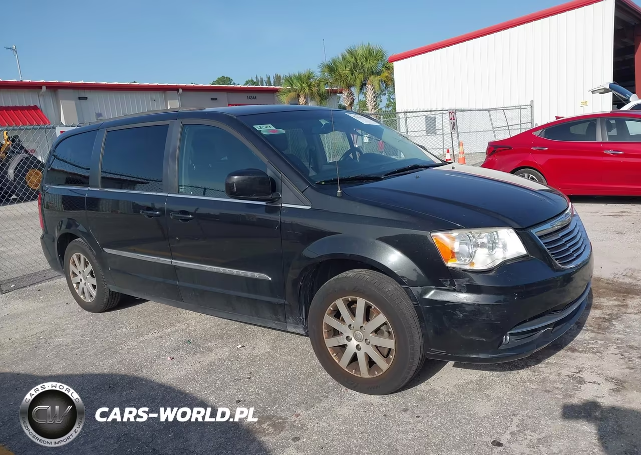 2015 Chrysler Town & Country Touring – zdjęcie 1 z 16