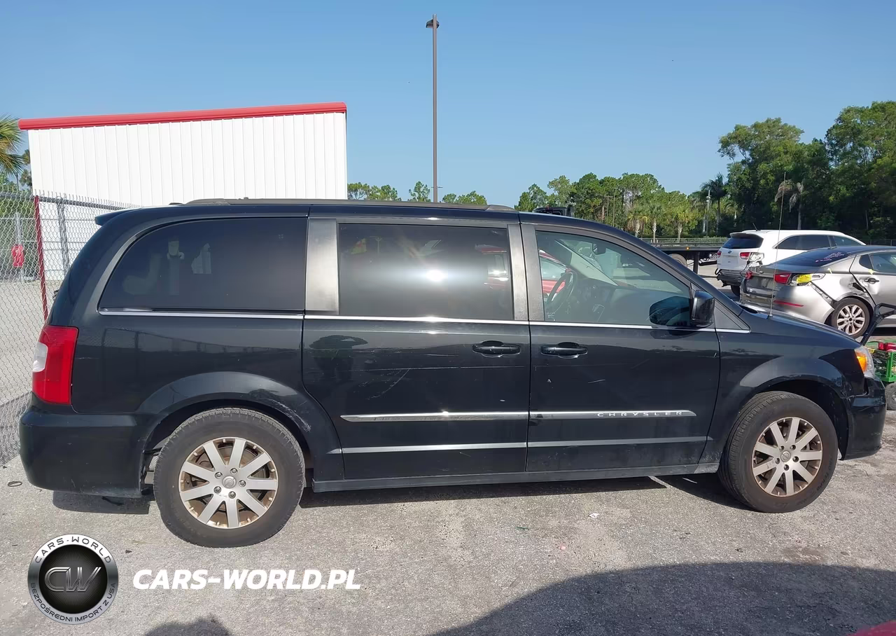 2015 Chrysler Town & Country Touring VIN:2C4RC1BG0FR706592 - 13