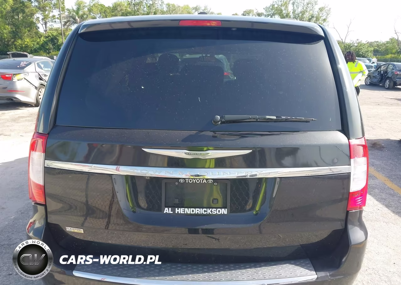 2015 Chrysler Town & Country Touring VIN:2C4RC1BG0FR706592 - 16