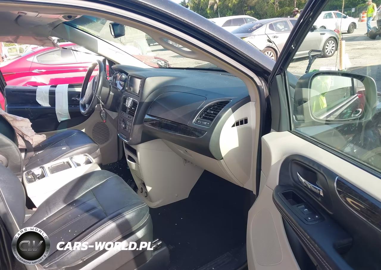 2015 Chrysler Town & Country Touring VIN:2C4RC1BG0FR706592 - 5