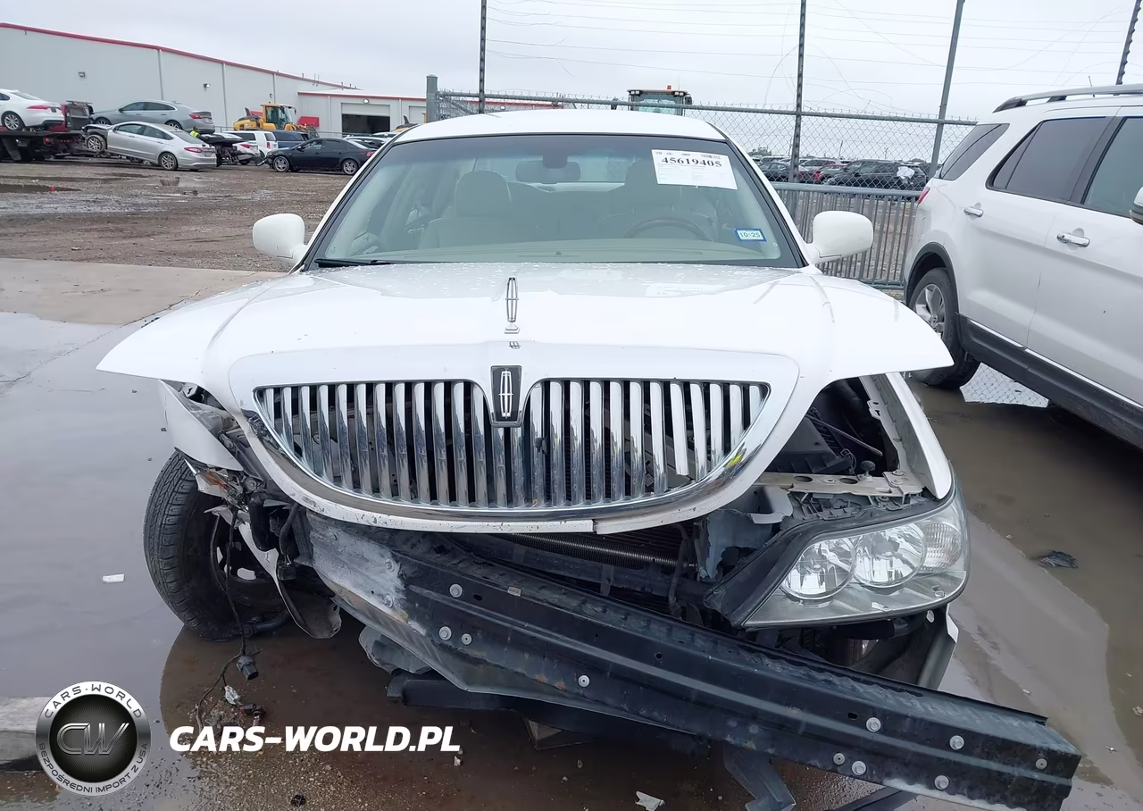 2009 Lincoln Town Car Signature Limited VIN:2LNHM82V59X617872 - 12