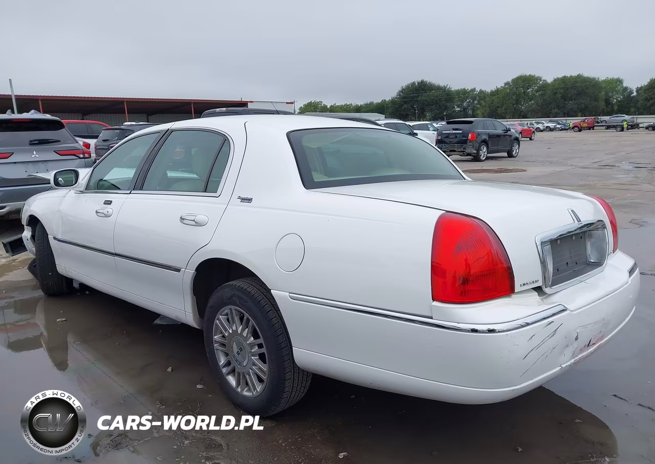 2009 Lincoln Town Car Signature Limited VIN:2LNHM82V59X617872 - 14
