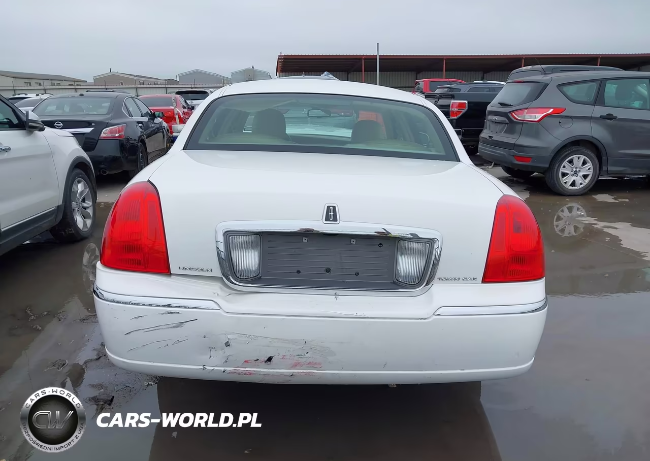 2009 Lincoln Town Car Signature Limited VIN:2LNHM82V59X617872 - 16