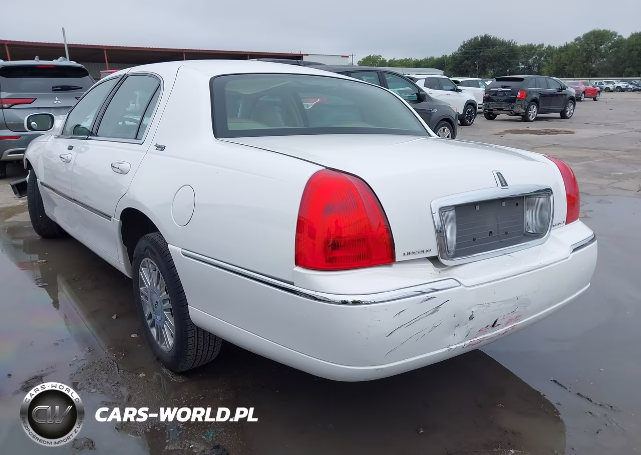 2009 Lincoln Town Car Signature Limited VIN:2LNHM82V59X617872 - 3