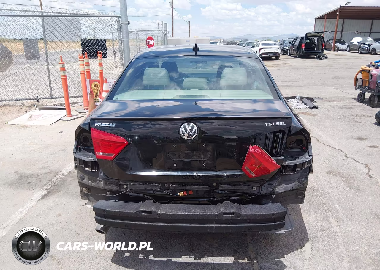 2015 Volkswagen Passat 1.8T Sel Premium VIN:1VWCT7A32FC098118 - 17