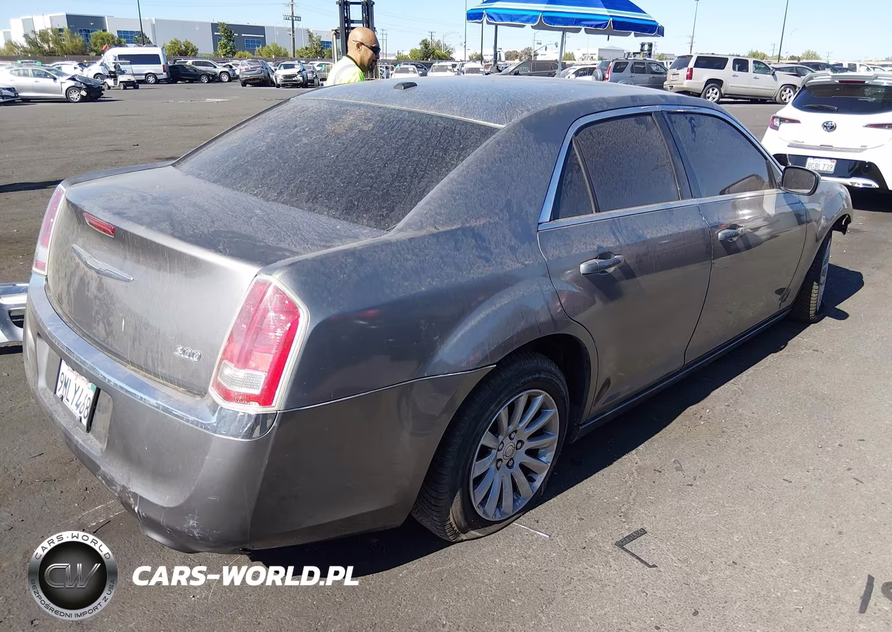 2012 Chrysler 300 VIN:2C3CCAAGXCH116638 - 4