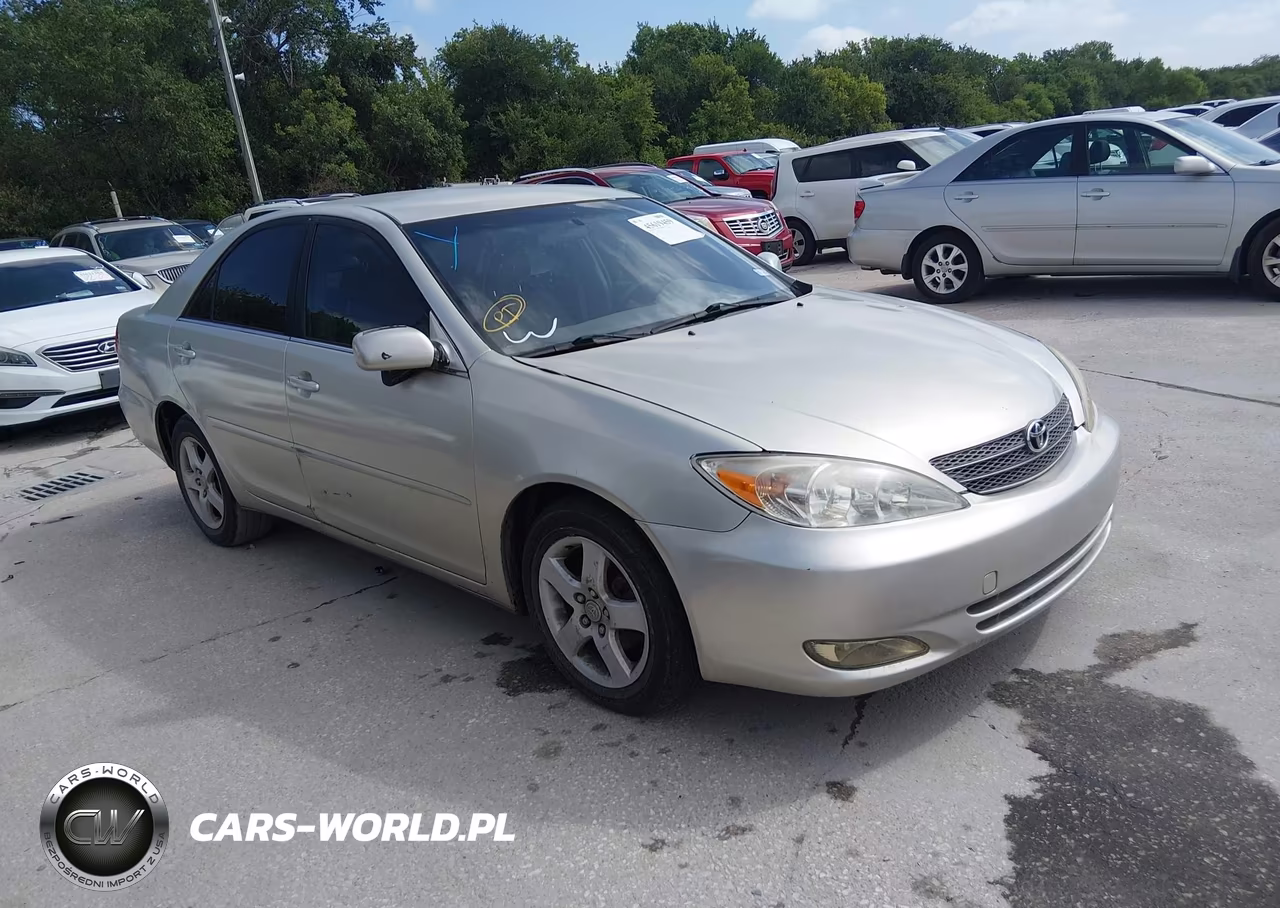 2004 Toyota Camry Le V6 – zdjęcie 1 z 16