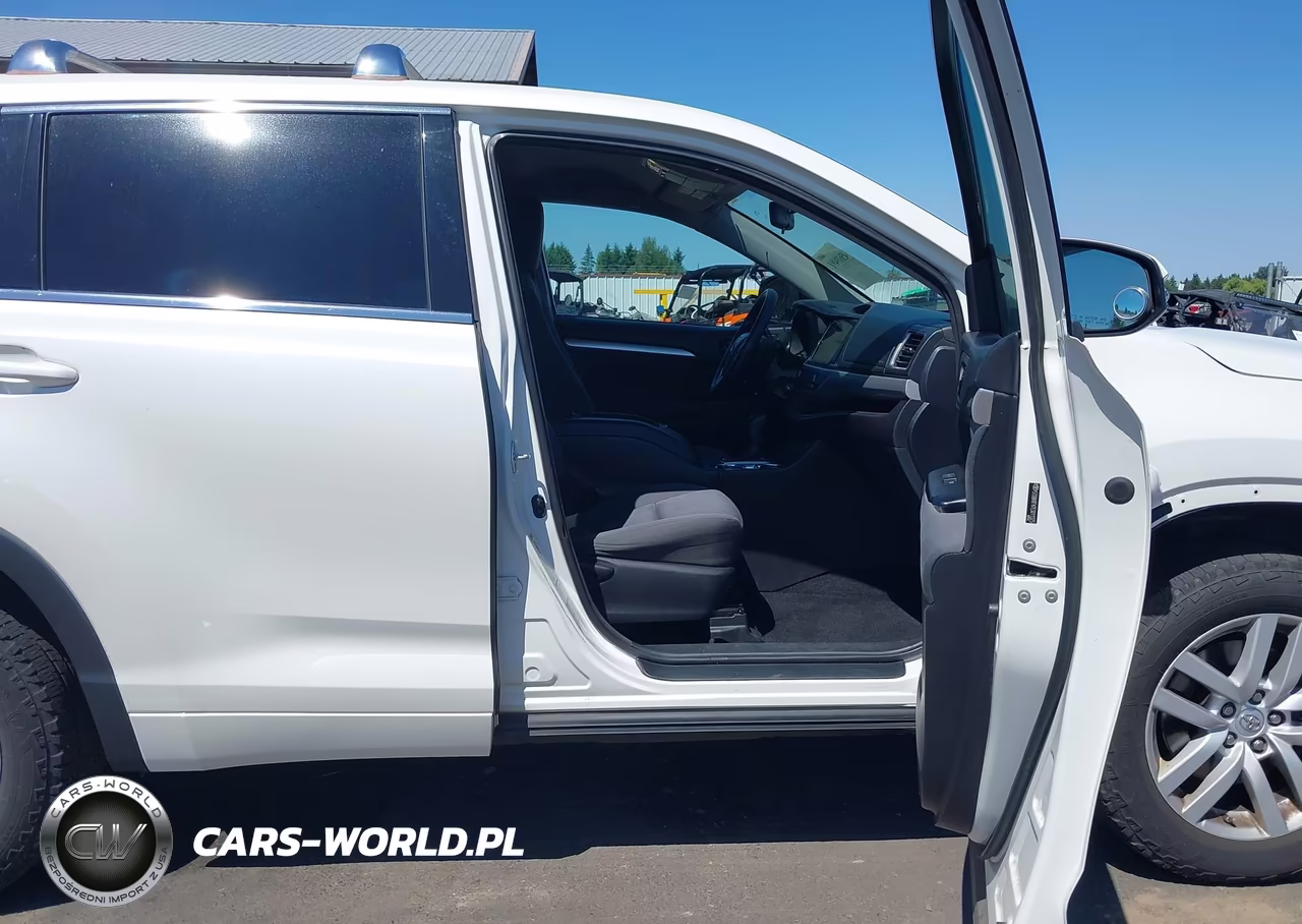 2014 Toyota Highlander Le V6 VIN:5TDBKRFH7ES011375 - 5