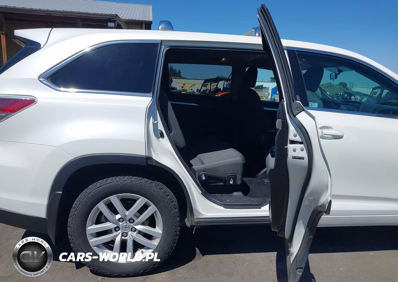 2014 Toyota Highlander Le V6 VIN:5TDBKRFH7ES011375 - 8