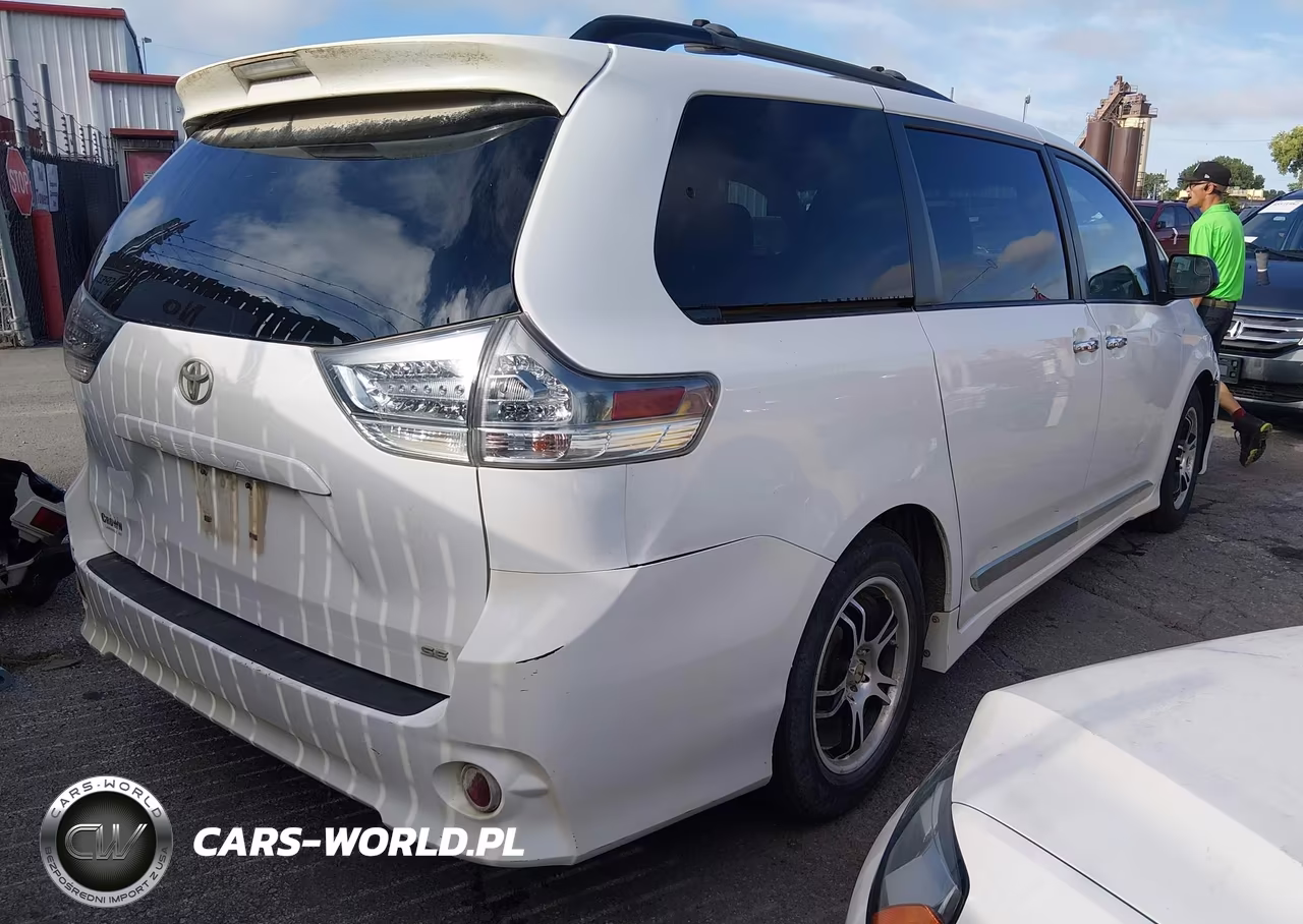2015 Toyota Sienna Se 8 Passenger VIN:5TDXK3DC0FS620058 - 4