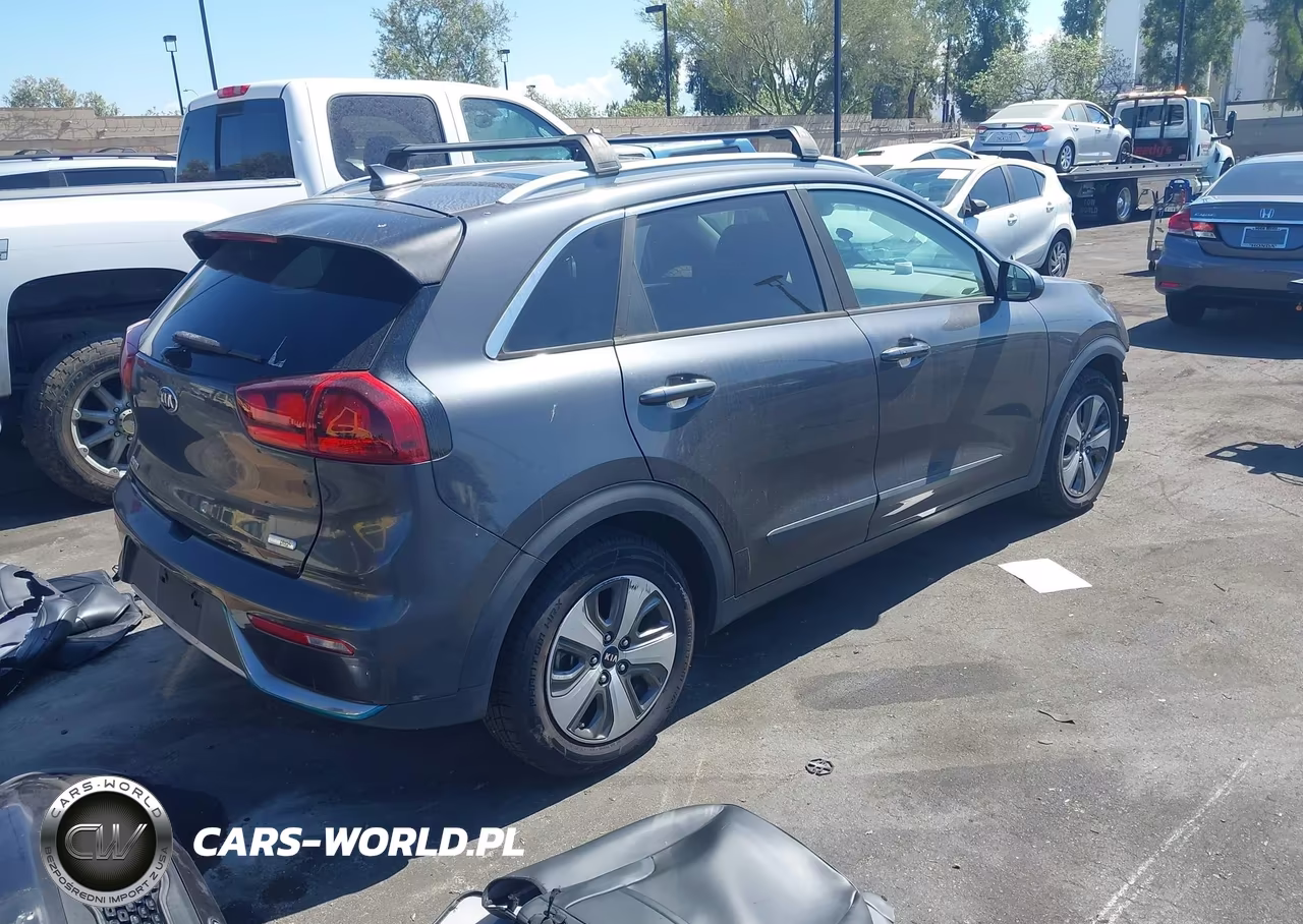 2018 Kia Niro Plug-In Hybrid Lx VIN:KNDCM3LD5J5204315 - 4