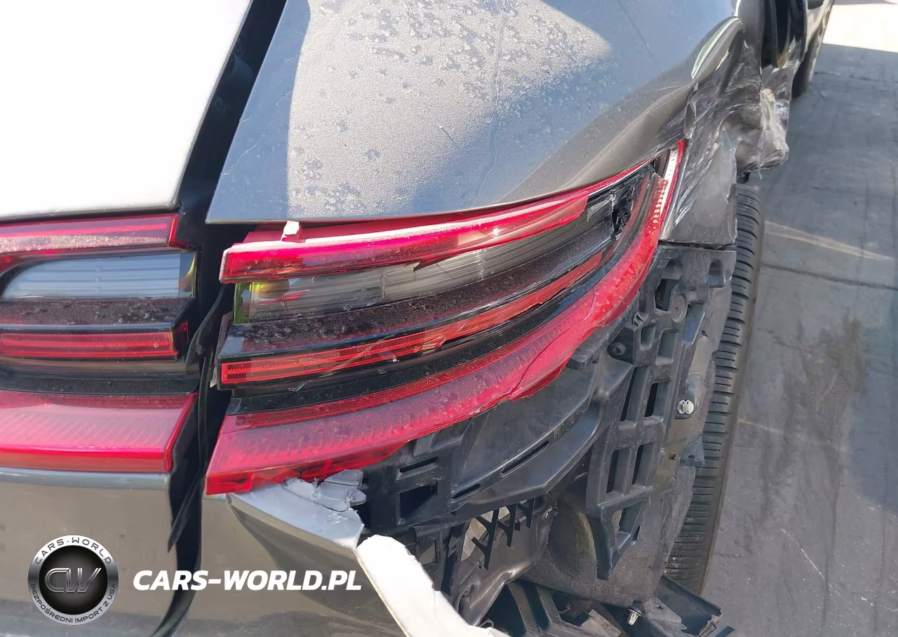 2018 Porsche Macan VIN:WP1AA2A5XJLB03982 - 18