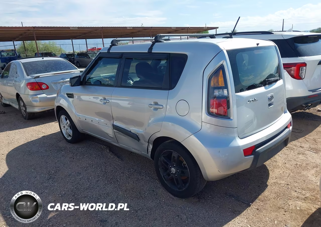 2011 Kia Soul + VIN:KNDJT2A22B7721986 - 3