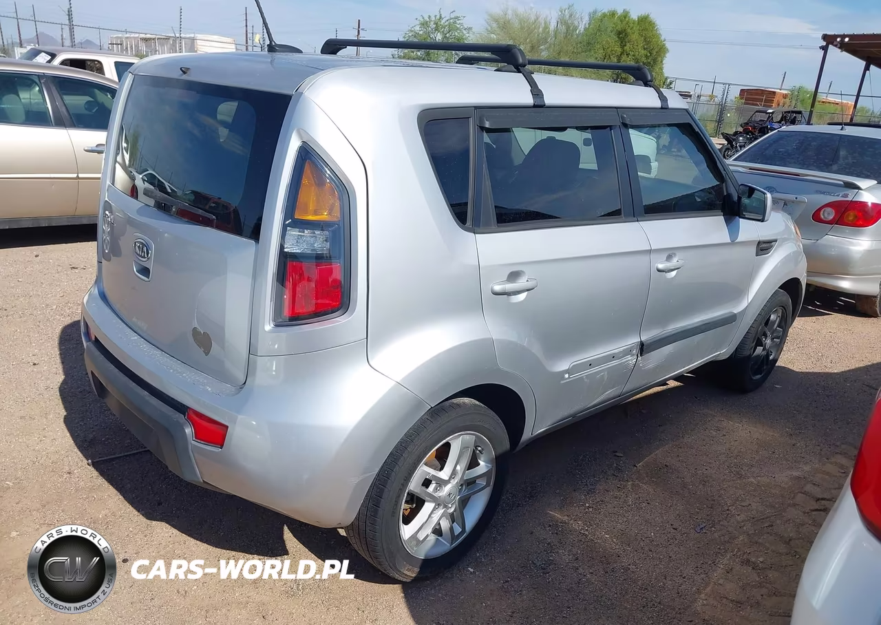 2011 Kia Soul + VIN:KNDJT2A22B7721986 - 4