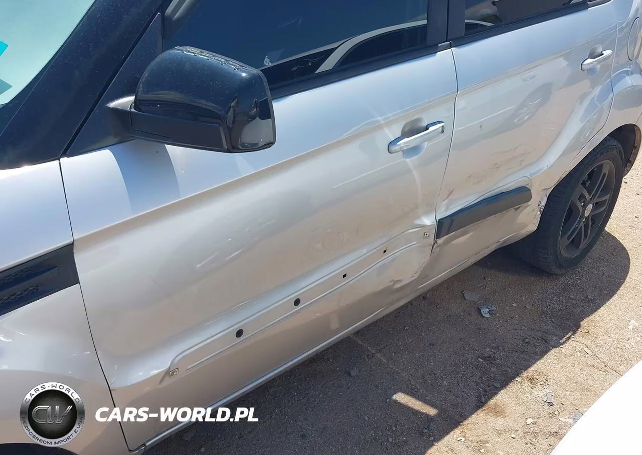 2011 Kia Soul + VIN:KNDJT2A22B7721986 - 6