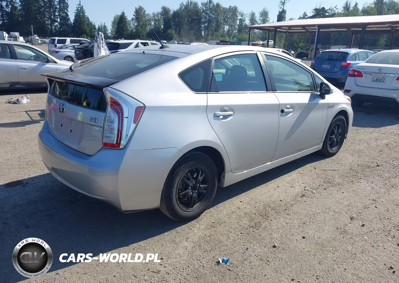 2014 Toyota Prius Three VIN:JTDKN3DU9E0387762 - 4