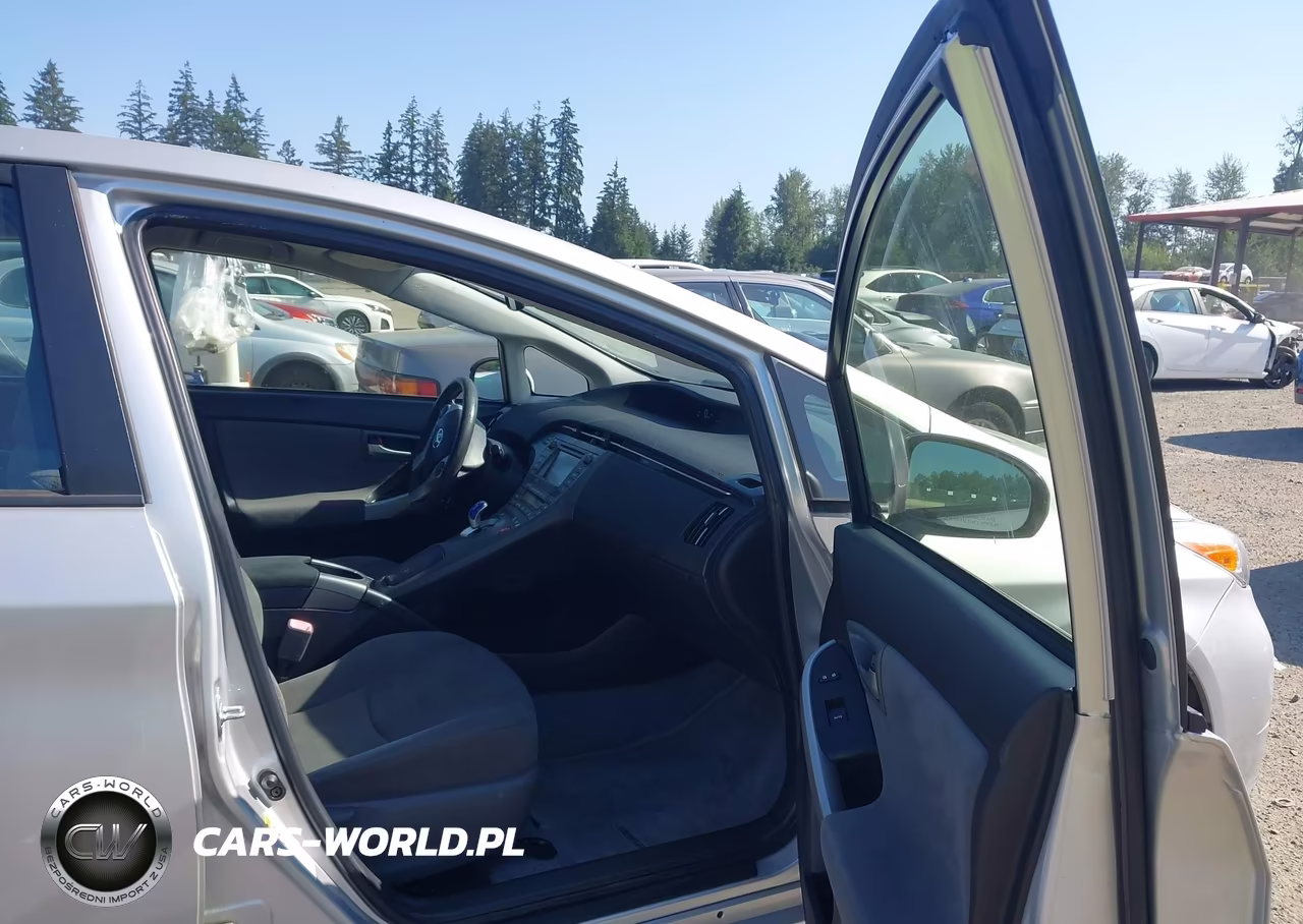 2014 Toyota Prius Three VIN:JTDKN3DU9E0387762 - 5
