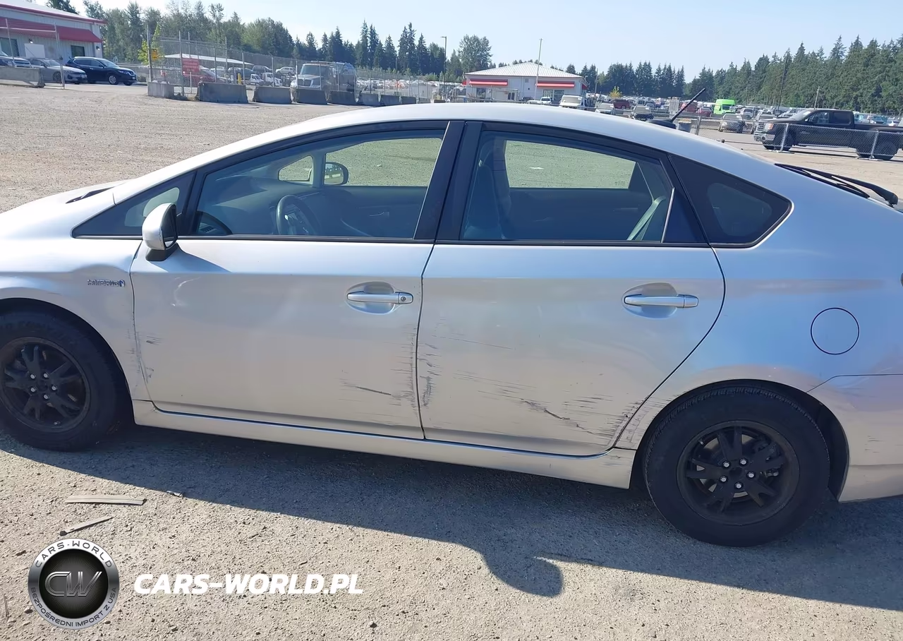2014 Toyota Prius Three VIN:JTDKN3DU9E0387762 - 6