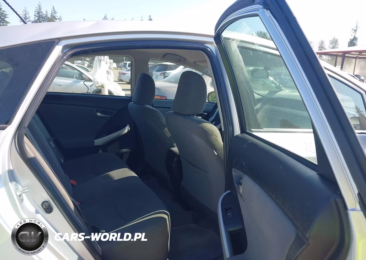 2014 Toyota Prius Three VIN:JTDKN3DU9E0387762 - 8