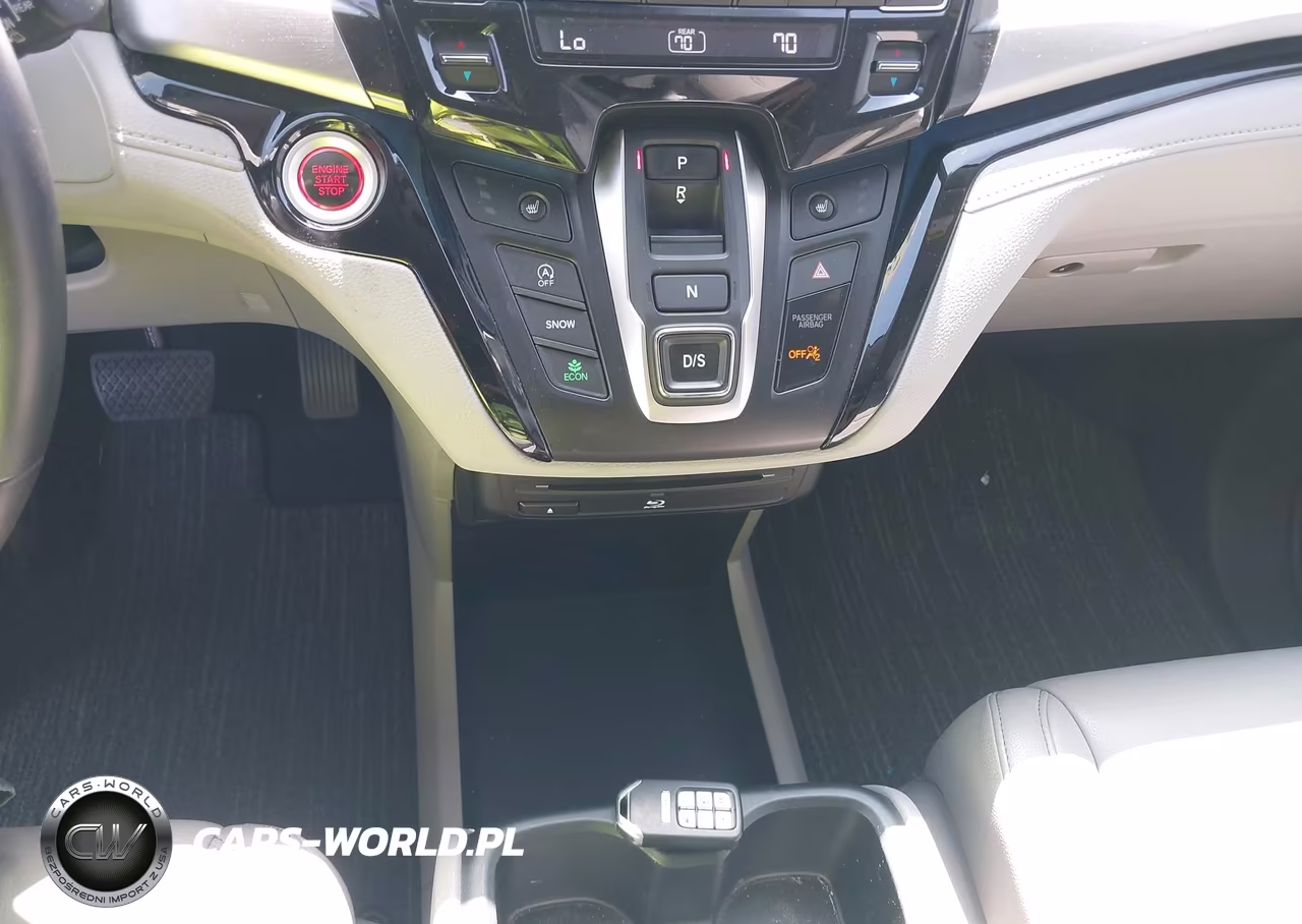 2021 Honda Odyssey Touring VIN:5FNRL6H89MB000243 - 11