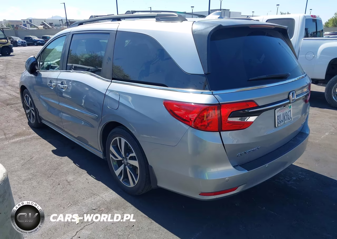 2021 Honda Odyssey Touring VIN:5FNRL6H89MB000243 - 3