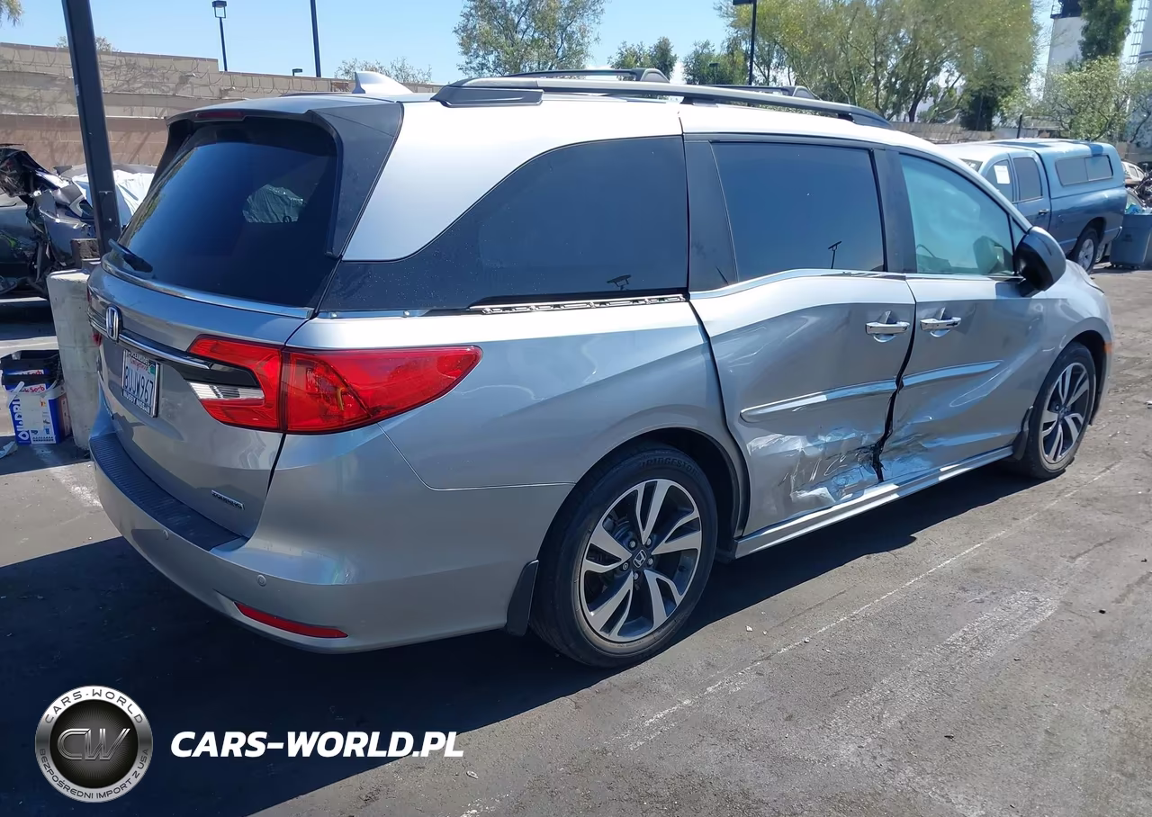 2021 Honda Odyssey Touring VIN:5FNRL6H89MB000243 - 4
