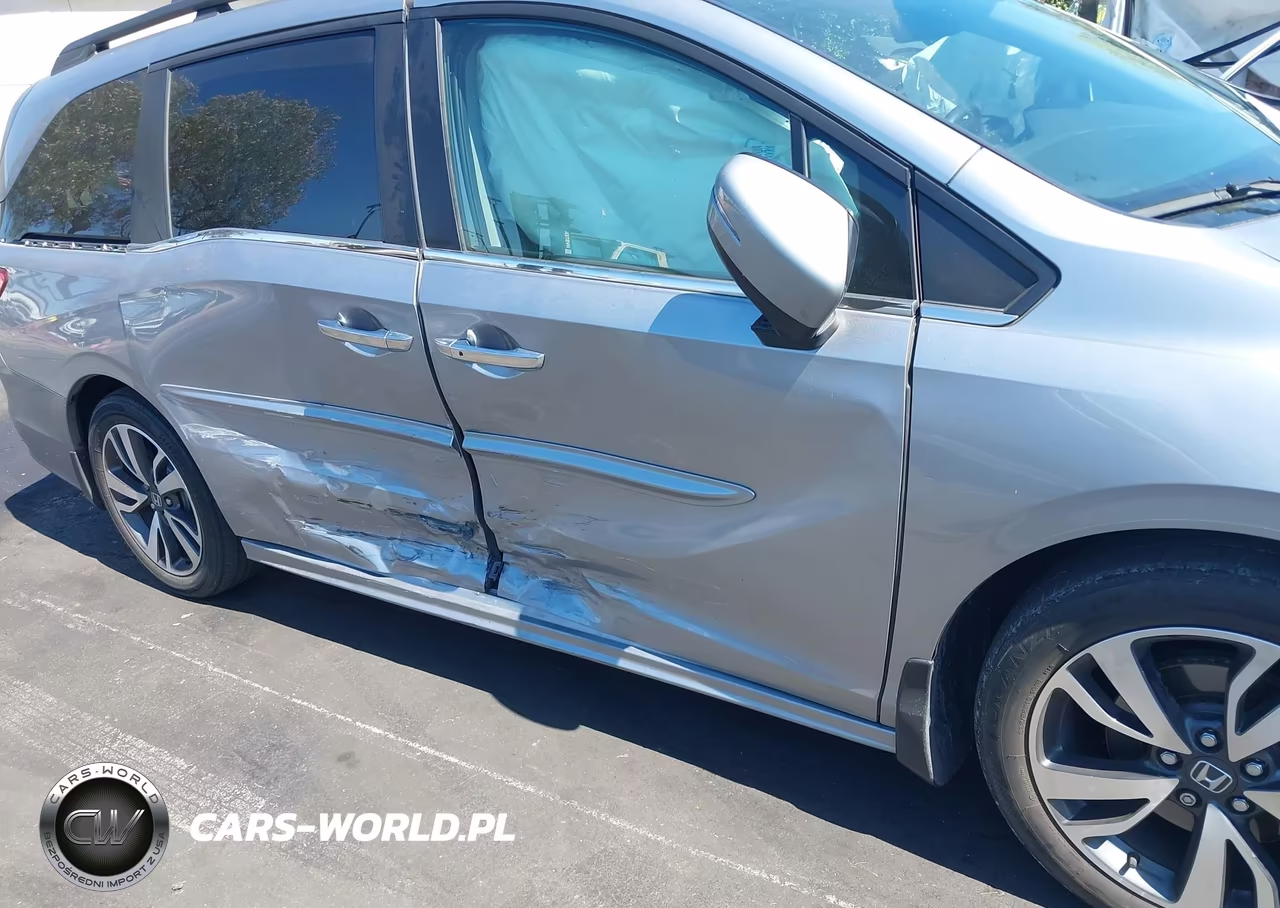 2021 Honda Odyssey Touring VIN:5FNRL6H89MB000243 - 6