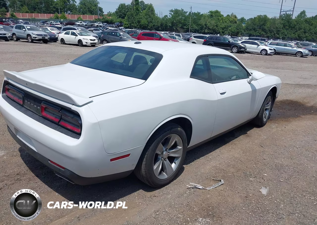 2021 Dodge Challenger Sxt VIN:2C3CDZAG9MH623463 - 4