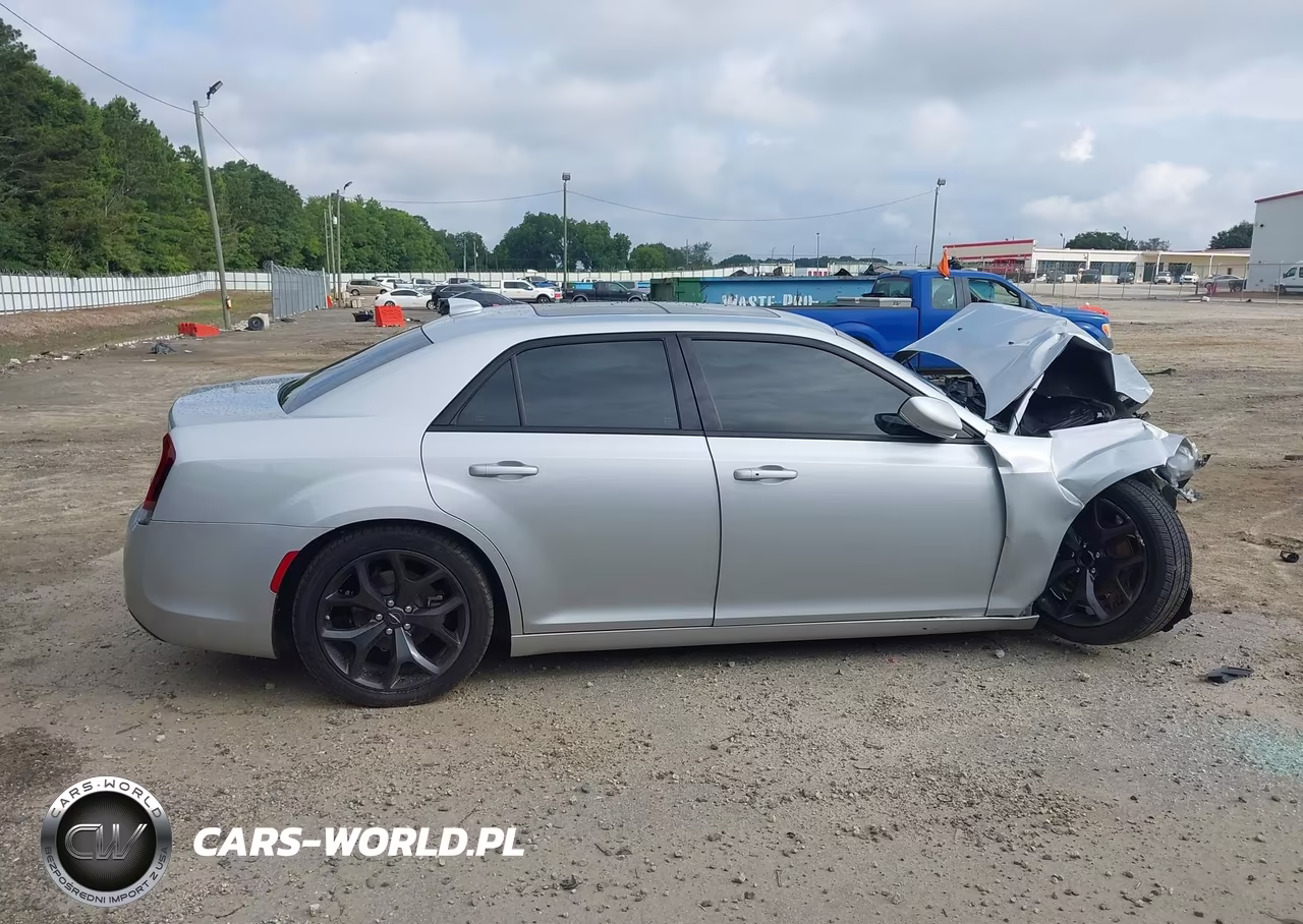 2023 Chrysler 300 300S VIN:2C3CCABG8PH637264 - 13