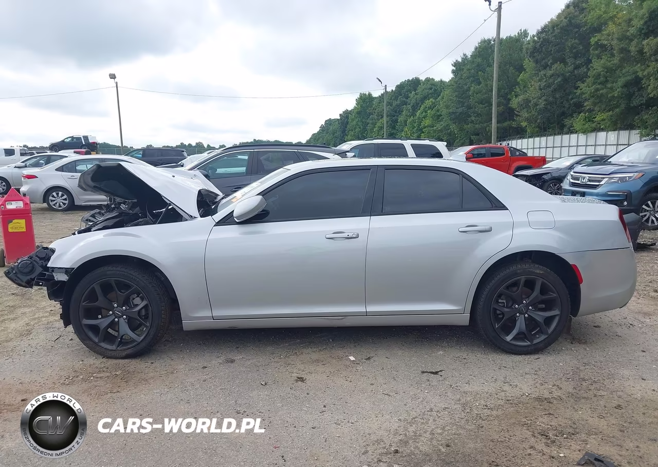 2023 Chrysler 300 300S VIN:2C3CCABG8PH637264 - 14