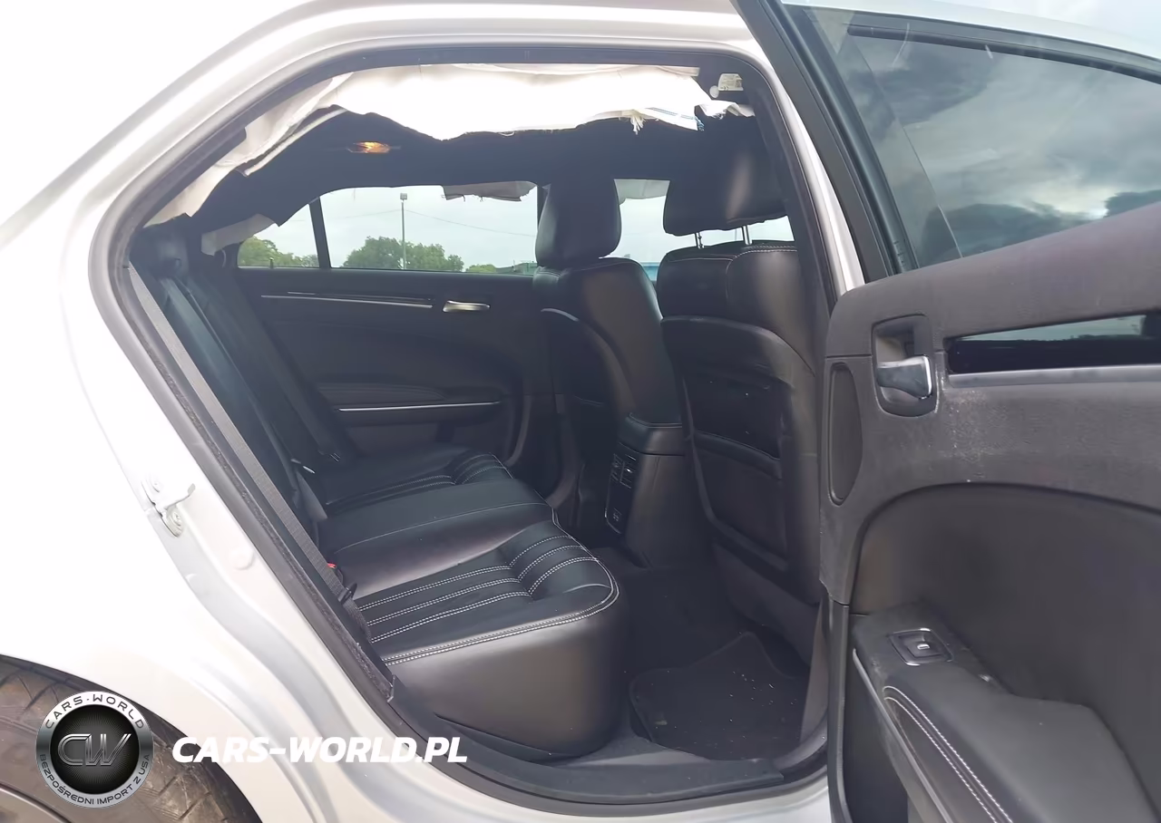 2023 Chrysler 300 300S VIN:2C3CCABG8PH637264 - 8
