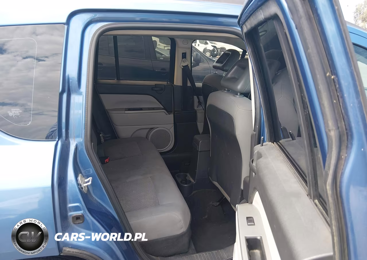 2007 Jeep Compass Sport VIN:1J8FT47077D334830 - 8
