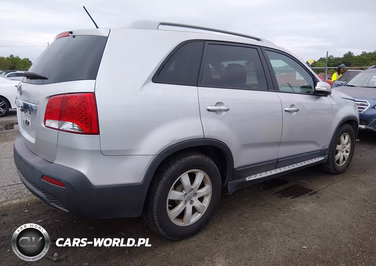 2013 Kia Sorento Lx V6 VIN:5XYKTDA27DG374483 - 4