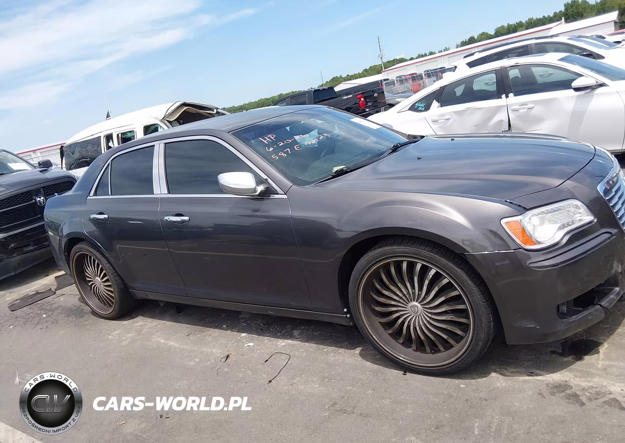 2014 Chrysler 300 VIN:2C3CCAAG1EH375747 - 13