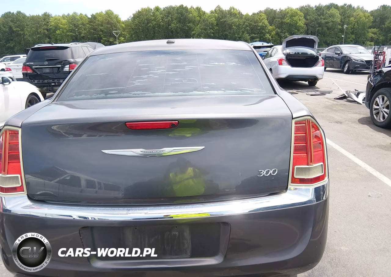 2014 Chrysler 300 VIN:2C3CCAAG1EH375747 - 16