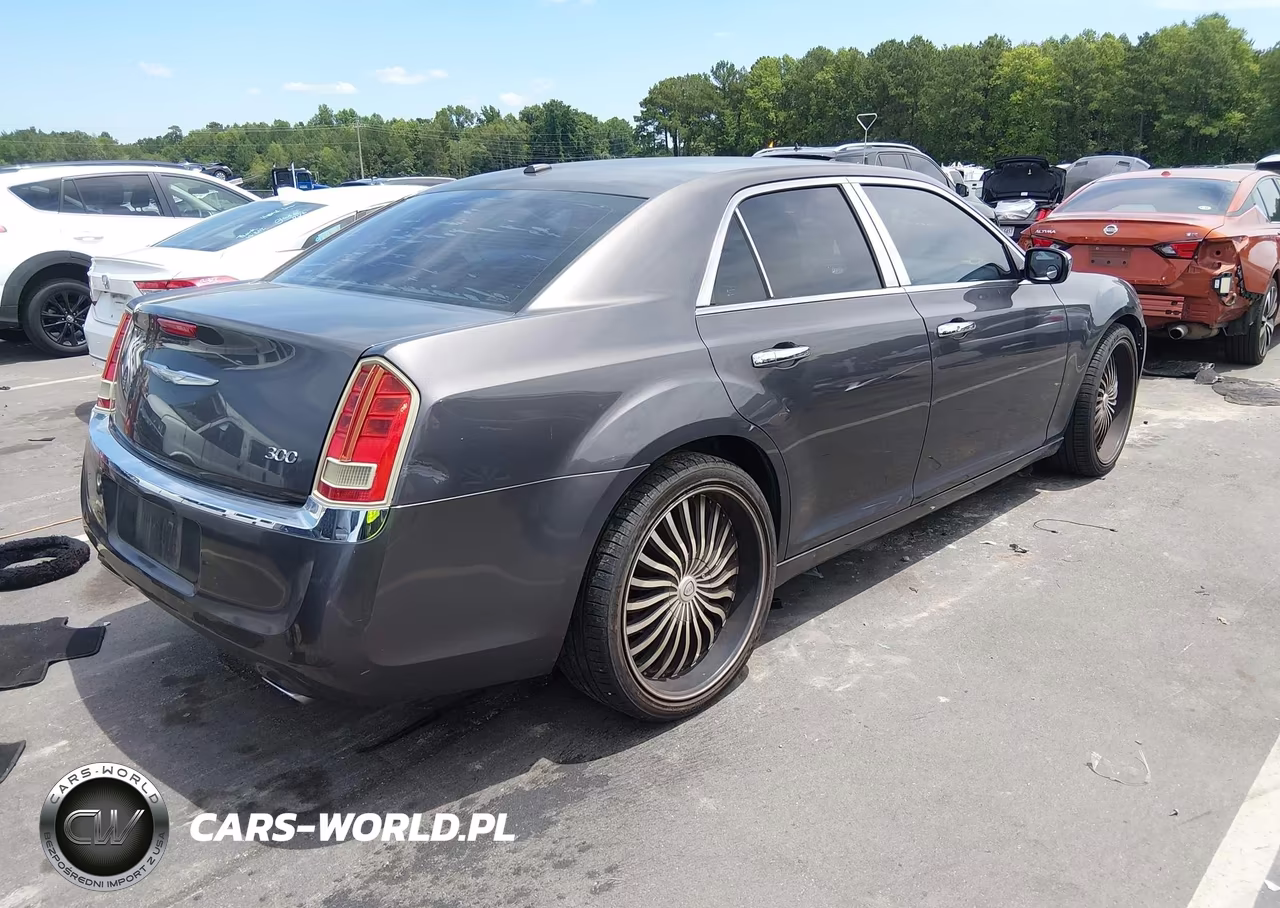 2014 Chrysler 300 VIN:2C3CCAAG1EH375747 - 4