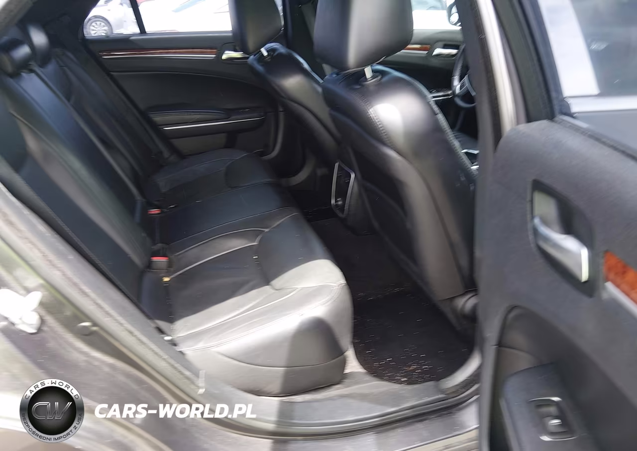 2014 Chrysler 300 VIN:2C3CCAAG1EH375747 - 8
