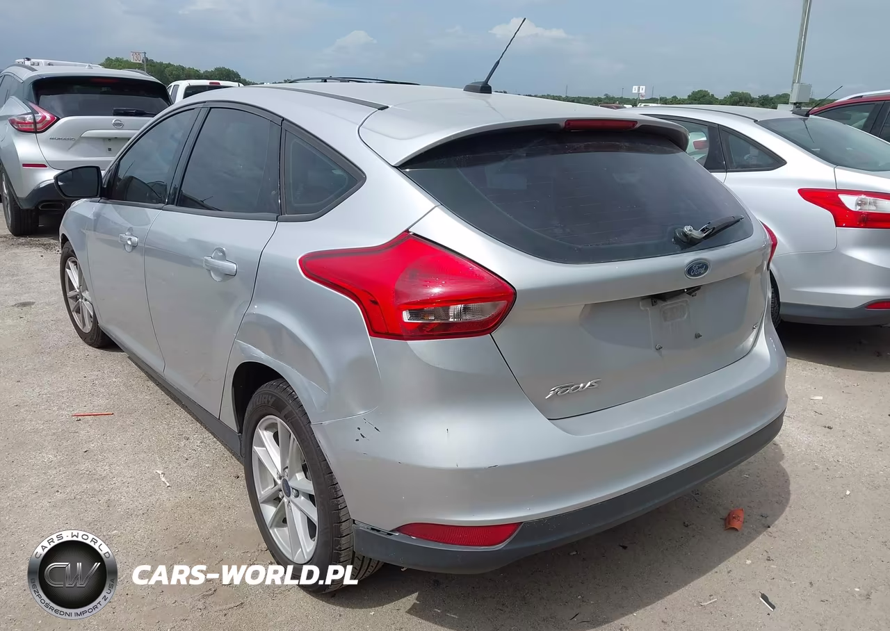 2018 Ford Focus Se VIN:1FADP3K28JL283640 - 3